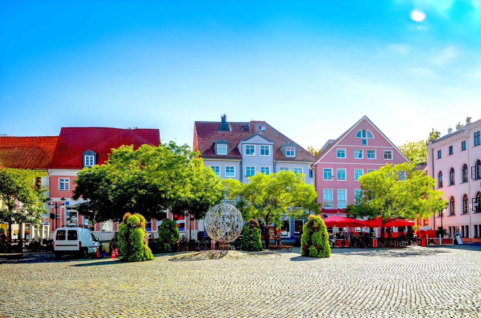 Mueritzwind In Der Warener Altstadt 瓦伦 外观 照片